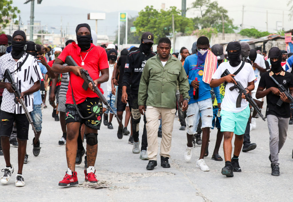 400 Kenyan police officers arrive in Haiti as riots take over Kenya